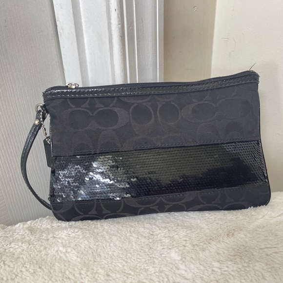 Coach large sequin wristlet EUC - Picture 10 of 11